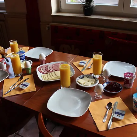 מלון Hotel-zahringerstube 2*